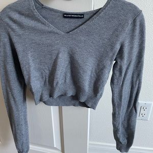 Brandy Melville Cropped V neck sweater one size